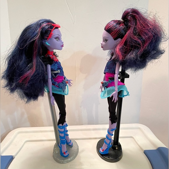 2 Variants of Monster High Jane Boolittle Dolls, Pink Lip & Purple Lip Variants - Picture 5 of 16
